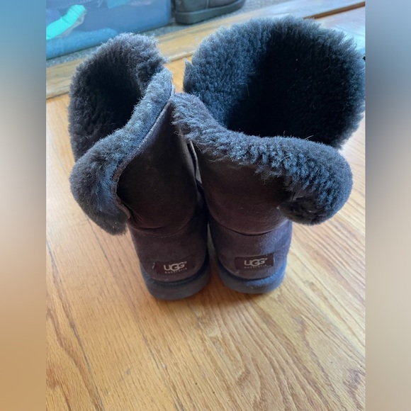 Dark Brown Bailey Uggs - size 9 - Picture 5 of 6